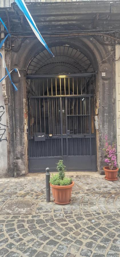 Tribunali Platamon نابولي المظهر الخارجي الصورة